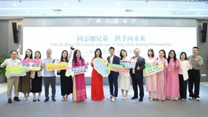 Lors de la cérémonie de lancement du programme d’échange médiatique Vietnam – Chine, le 4 août dans la ville de Nanning, province du Guangxi (Chine). Photo : baoquocte.vn