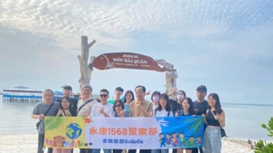 Des touristes taïwanais visitent l’île de Phu Quoc (Vietnam). Photo : VOV.