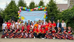 La 4e édition du Camp d’été de la langue vietnamienne au Bélarus attire la participation de nombreux enfants d’origine vietnamienne. Photo : Ambassade du Vietnam au Bélarus