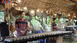 Le lithophone séduit par ses notes claires et envoûtantes. Photo: H Xiu/VOV 
