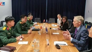  Le Département vietnamien du maintien de la paix travaille avec le Bureau des politiques internationales de l’Australie. Photo : VOV5. 