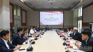 Lors du séminaire sur la coopération médiatique Vietnam–Thaïlande, le 16 juillet à Bangkok. Photo : NDEL.