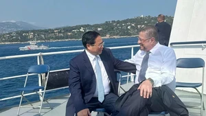Le Premier ministre vietnamien Pham Minh Chinh (gauche) et le président costaricien Rodrigo Chaves. Photo : VNA. 