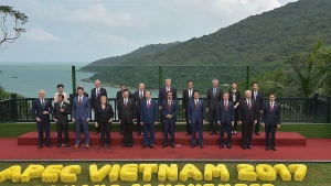 Photo de famille des dirigeants des économies membres de l’APEC, en 2017 à Dà Nang (au Centre du Vietnam). Photo : VNA 