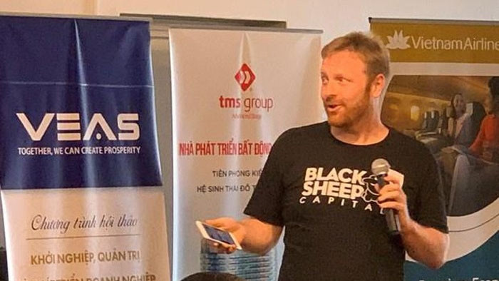 Dan Gavel, président du fonds d’investissement australien Black Sheep, lors du séminaire. Photo : VNA.