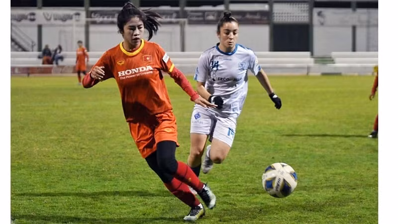 Match amical entre l’équipe vietnamienne féminine et le club Pozoalbense. Photo : NDEL.