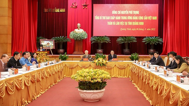 Séance de travail entre le Secrétaire général du Parti, Nguyên Phu Trong, et les autorités de la province de Quang Ninh. Photo : VOV.