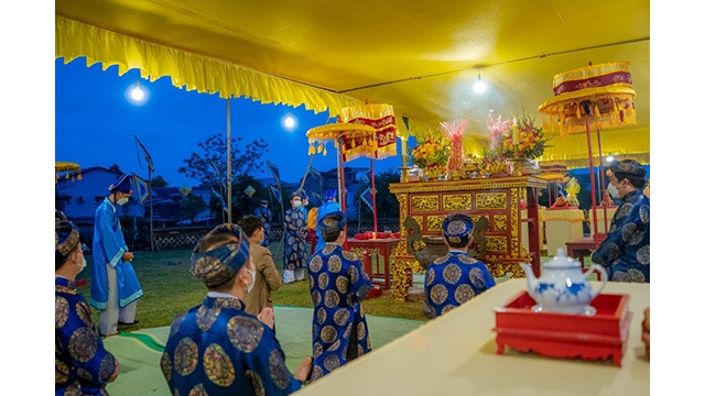  Cérémonie d’offrande au tertre Xa Tac à Huê. Photo : qdnd.vn