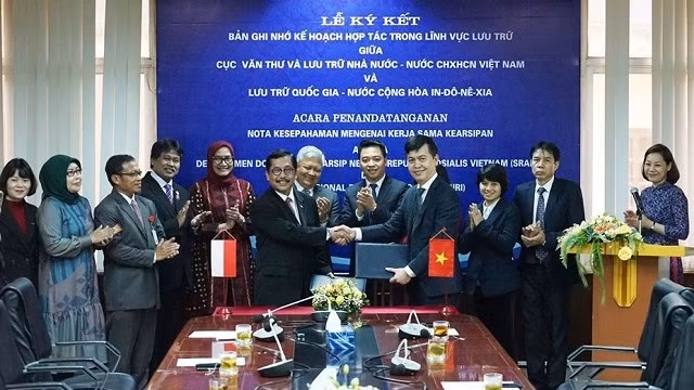 Cérémonie de signature du mémorandum de coopération vietnamo-indonésienne en matière d’archivage. Photo : VGP.