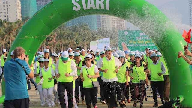 Les participants au marathon de Dà Nang. Photo : NDEL.