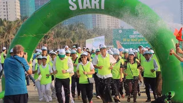 Les participants au marathon de Dà Nang. Photo : NDEL.