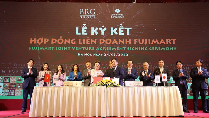 Lors de la cérémonie de la signature. Photo: baodautu.vn