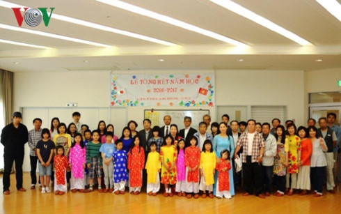 Conférence-bilan de l'année scolaire 2016 - 2017 de ces classes des langues vietnamienne et japonaise. Photo: MOFA.