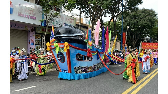 La fête Nghinh Ông à Vung Tàu est l’un des événements culturels qui attirent beaucoup de touristes. Photo : 