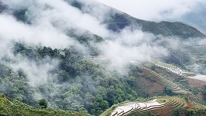 Ta Xua au milieu des nuages. Photo : NDEL.