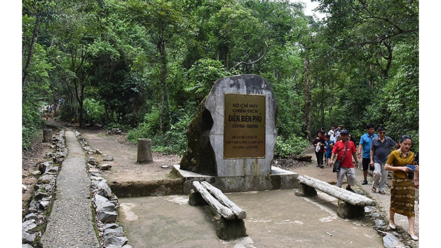  Le poste de commandement de la campagne de Diên Biên Phu au pied de la montagne Pu Dôn, dans la commune de Muong Phang. Photo : NDEL.