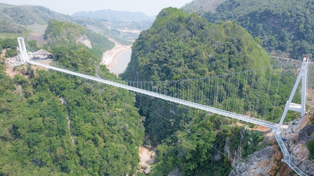 Le pont en verre Bach Long. Photo : vnexpress.net