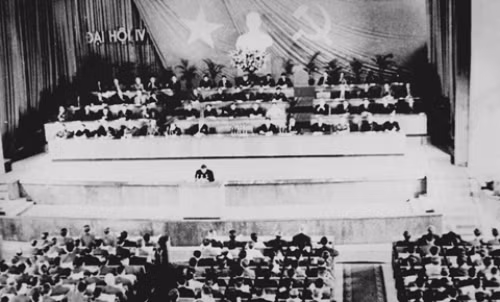 Le IVe Congrès national du PCV du 14 au 20 décembre 1976.