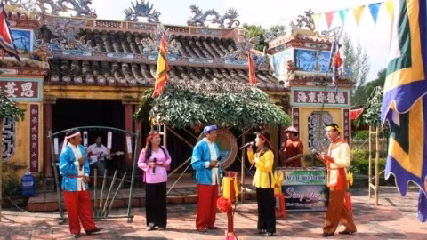 L’art de Bài choi au village Tuy Loan. Photo: NDEL.