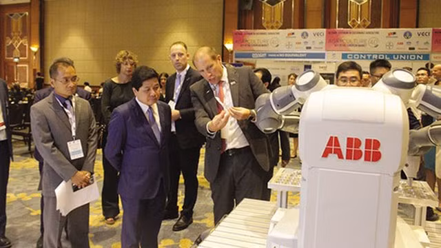 Une solution numérique innovante pour la fabrication des produits alimentaires d’ABB présentée lors du Forum Vietnam-UE sur l’agriculture. Photo : VOV.