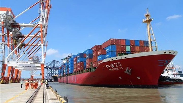 Un navire mouille au port de Tân Cang-Cai Mép Thi Vai. Photo : VNA.