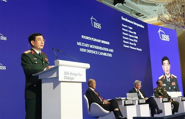 Le ministre vietnamien de la Défense, le général Phan Van Giang, lors d'une session plénière du 19e Dialogue de Shangri-La, le 11 juin à Singapour. Photo : VNA.