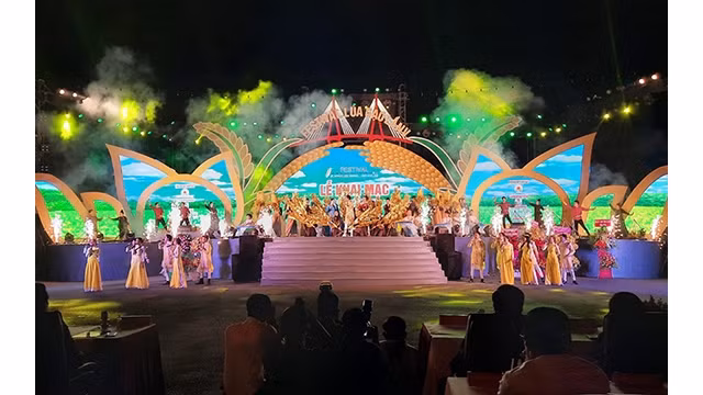 La cérémonie du lancement du 5e festival du riz vietnamien à Vinh Long. Photo : NDEL.