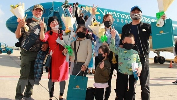 Des touristes à Khanh Hoa le premier jour du Nouvel An lunaire du Tigre 2022. Photo : VNA.