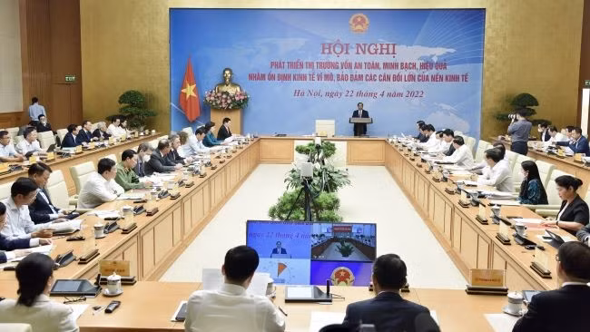 Lors de la conférence. Photo : Trân Hai/NDEL.