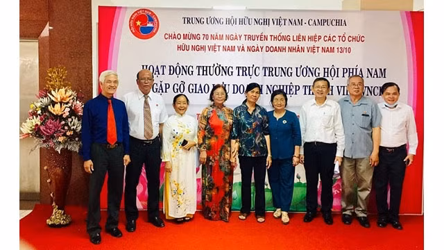Les délégués lors de la conférence pour partager les activités du comité permanent de l’Association d’amitié Vietnam-Cambodge du Sud. Photo: Journal Thoi Dai 