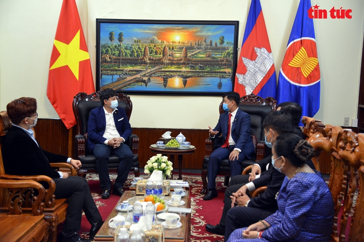 Association des jeunes hommes d’affaires du Vietnam : 15 tonnes de riz pour aider les Cambodgiens
