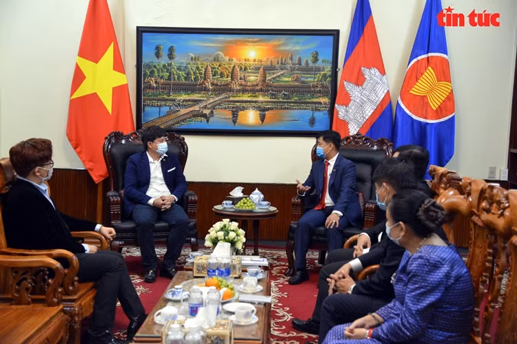 Association des jeunes hommes d’affaires du Vietnam : 15 tonnes de riz pour aider les Cambodgiens