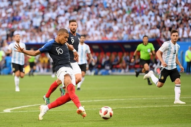Mbappé (No. 10) a fait la différence par deux fois lors du match France-Argentine. Photo: FIFA.