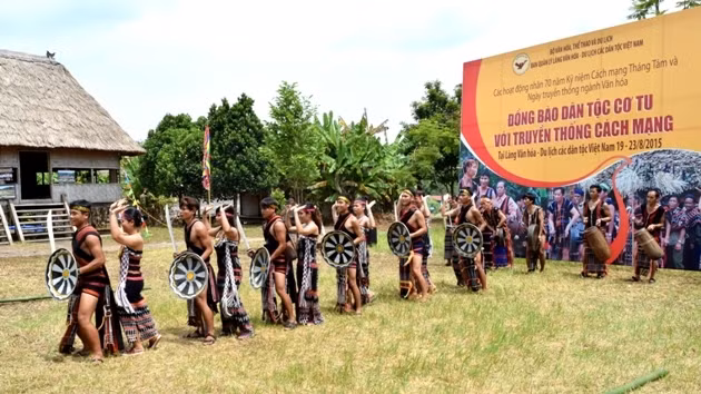 Cérémonie d'inauguration de la Semaine culturelle «La communauté ethnique Co Tu avec la tradition révolutionnaire du pays». Photo: Minh Duy/NDEL.