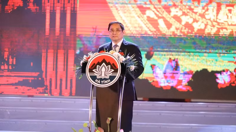 Le Premier ministre Pham Minh Chinh lors de la cérémonie à Hà Tinh, le 11 juin. Photo : VNA.