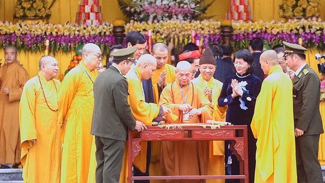 Une cérémonie de l’ouverture de la Fête printanière de Yên Tu. Photo : VOV