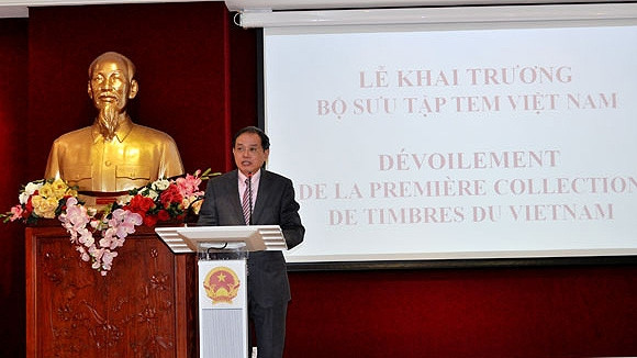 L’ambassadeur du Vietnam en France, Nguyên Ngoc Son, prononce son allocution lors de la cérémonie. Photo: Dinh Tuân/NDEL.