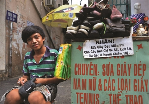 Nguyên Ba Cuong met son talent au service des personnes pauvres. Photo: DV/CVN.