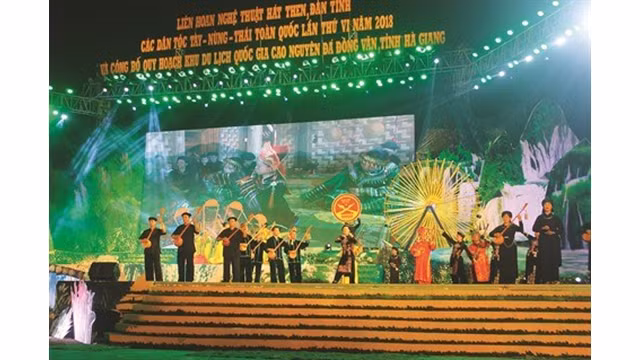 Le 6e Festival des pratiques du " then " s’est tenu en mai 2018 dans la province de Hà Giang (au Nord). Photo : VNA.