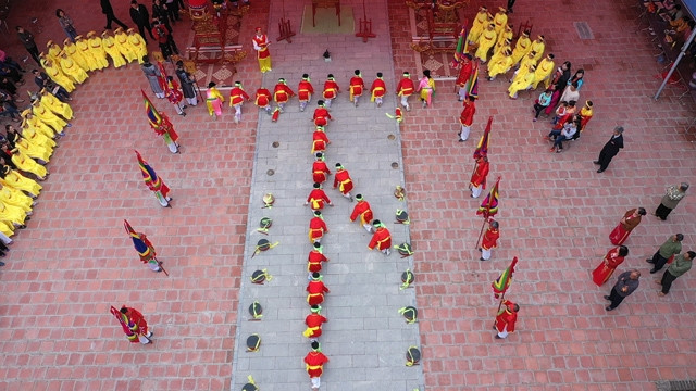 Un spectacle de danse « Thiên ha thai binh » au village de Chu Xa, commune de Van Duc. Photo : NVM/NDEL.