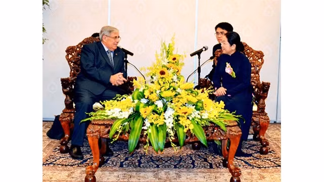 Mme Vo Thi Dung et Jean Charles Negre lors de leur rencontre le jeudi 26 avril, à Hô Chi Minh-Ville. Photo : VNA