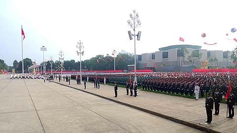 Meeting, parade militaire et défilé en l'honneur de la Fête nationale du Vietnam à la place de Ba Dinh, le 2 septembre 2015. Photo: Dinh Thao/NDEL.