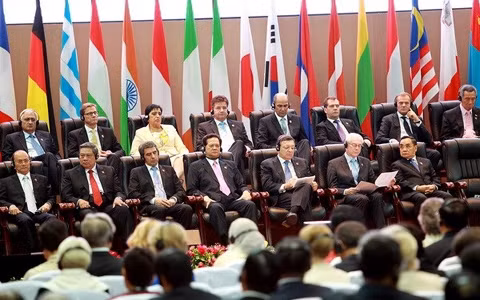Le PM Nguyên Tân Dung participe au 9e Sommet du dialogue Asie-Europe (ASEM 9) au Laos en 2012. Photo: VNA.