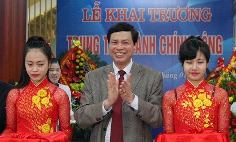 Nguyên Duc Long, président du Conseil populaire de la province de Quang Ninh, inaugure le Centre administratif public de la ville de Ha Long. Photo: VOV.