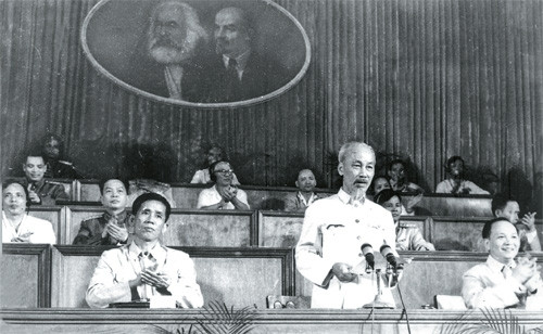 Le Président Hô Chi Minh prononce son discours au IIIe Congrès national du PCV.