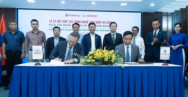 Cérémonie de signature entre Son Ha et Bosch. Photo : Congthuong.