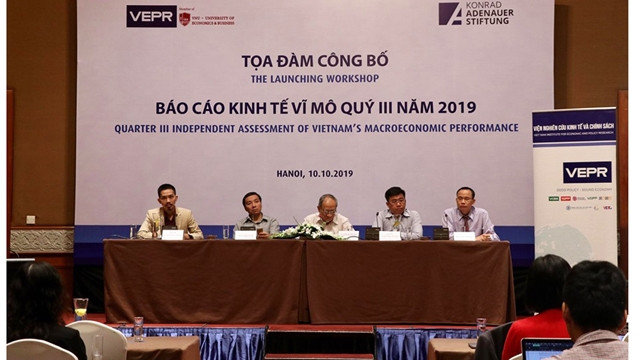 Atelier intitulé « Évaluation indépendante des performances macroéconomiques du Vietnam pour le 3e trimestre », le 10 octobre à Hanoi. Photo : CPV.