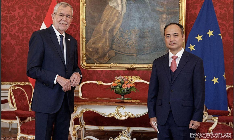 L'ambassadeur vietnamien Nguyên Trung Kiên présente ses lettres de créance au Président autrichien Alexander Van der Bellen. Photo : Baoquocte.