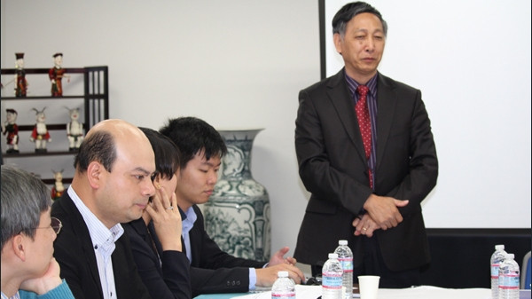 Les responsables présentent le projet FIRST auprès des intellectuels vietnamiens résidant au Japon. Photo: VOV.