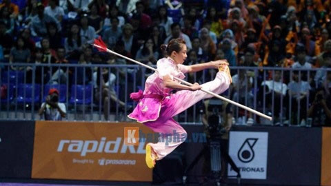 Duong Thuy Vi a remporté le 21 août sa deuxième médaille d'or aux SEA Games 29 en Malaisie en Qiangshu (wushu). Photo: khampha/CVN